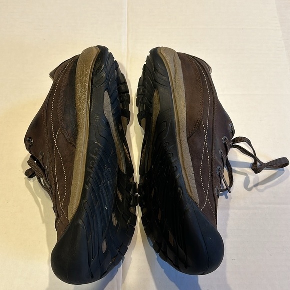 Keen leather brown Toyah lace up tennis shoes hiking that can be unisex size 8.5 - Picture 2 of 9